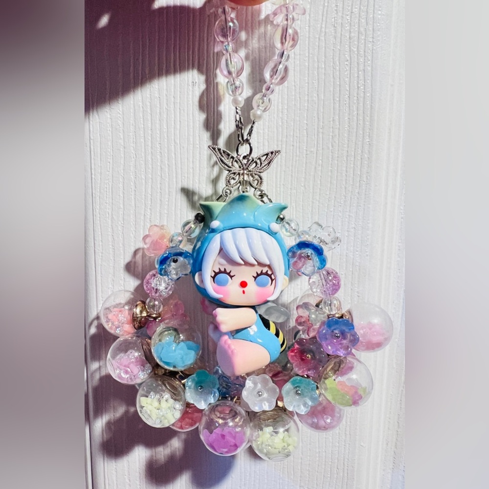 🎁Luminous flower ball with “Liila’s bee”
Pendant